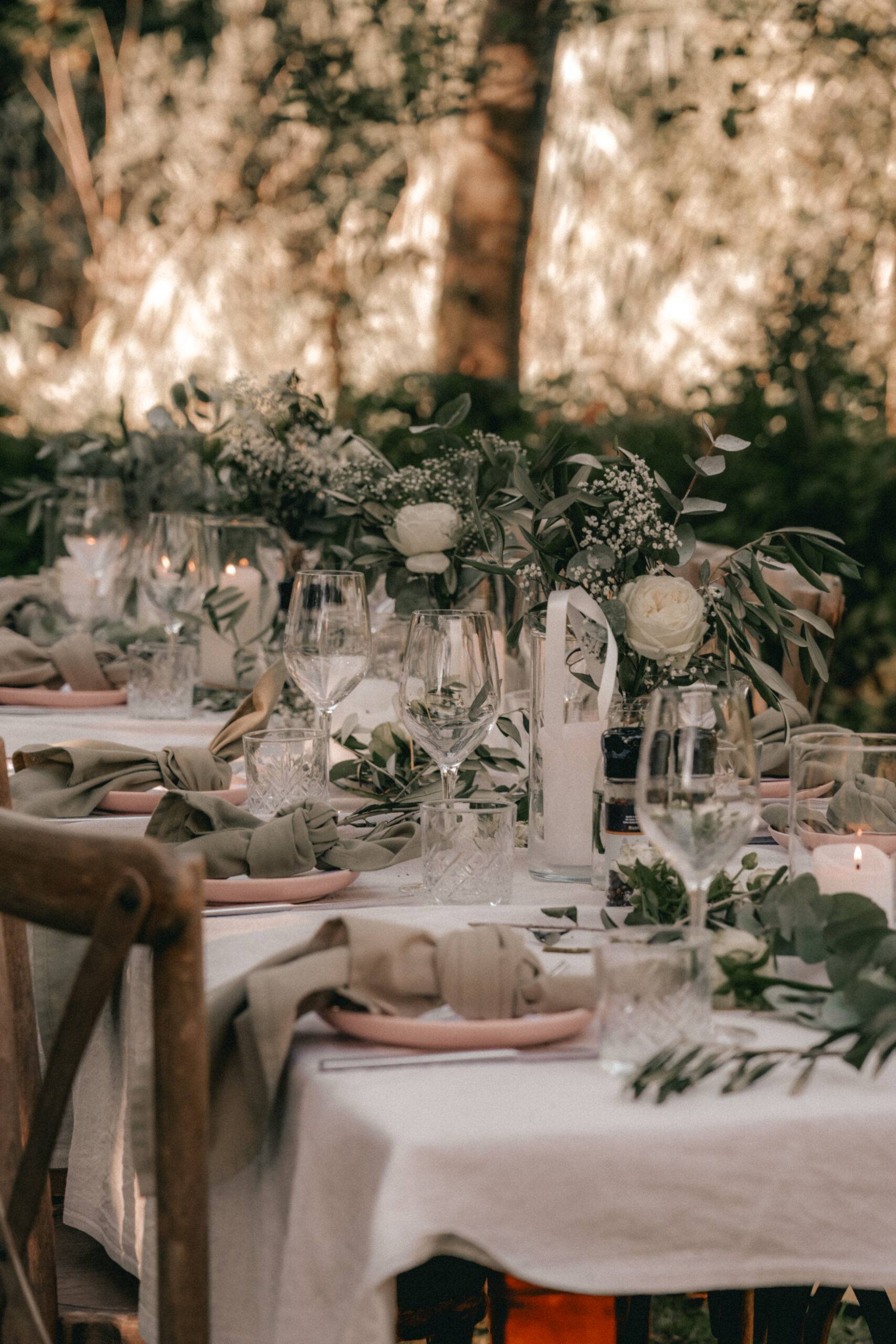 AMOEVY case: Weddings